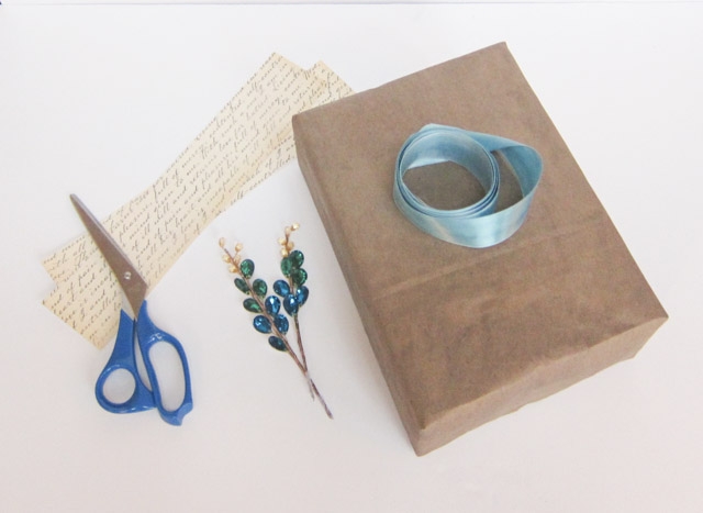 Design Your Own Upcycled Gift Wrap-5